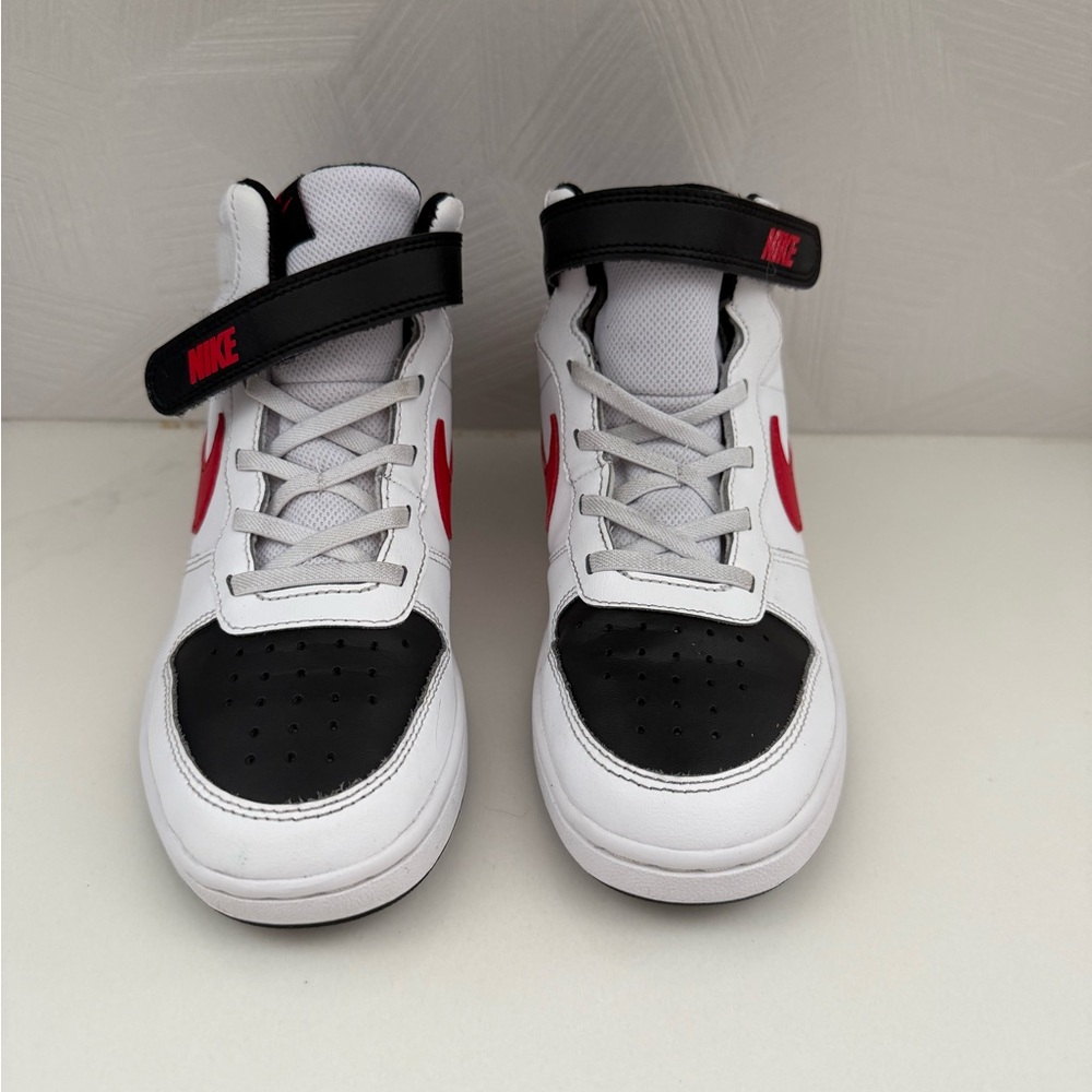 Nike Kids' White and Black Sneakers with Red Details Youth Size 3.5
